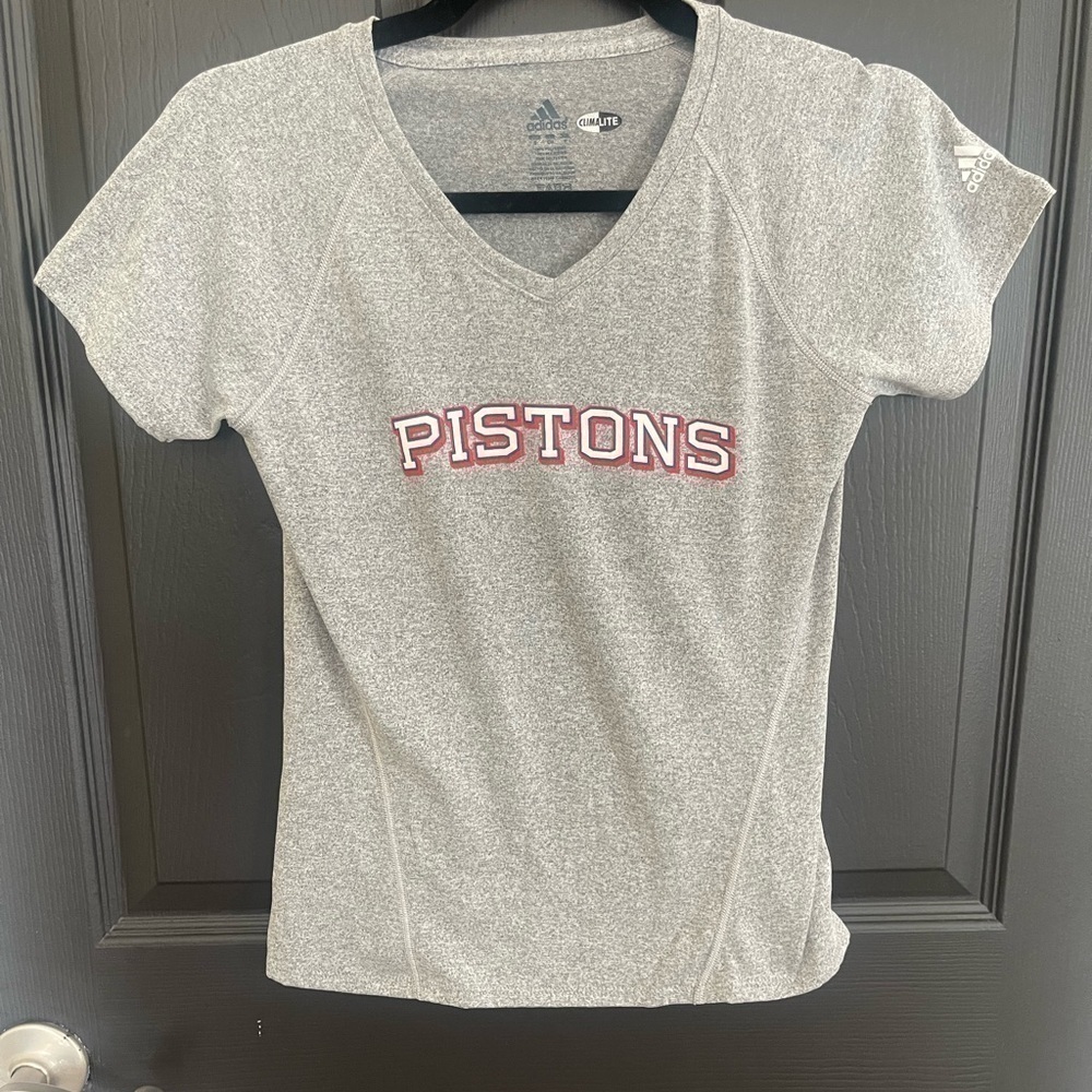 Womens Adidas Pistons T-shirt size S‎